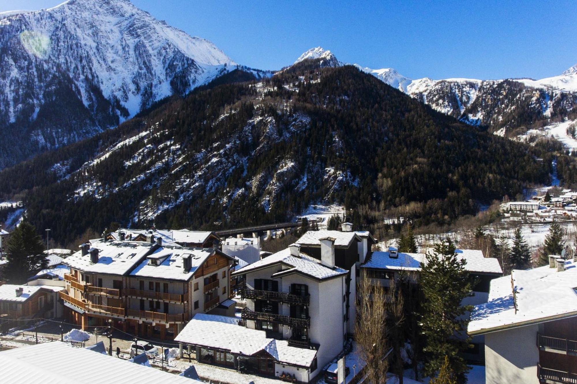 Hotel Les Jumeaux Курмайор Экстерьер фото