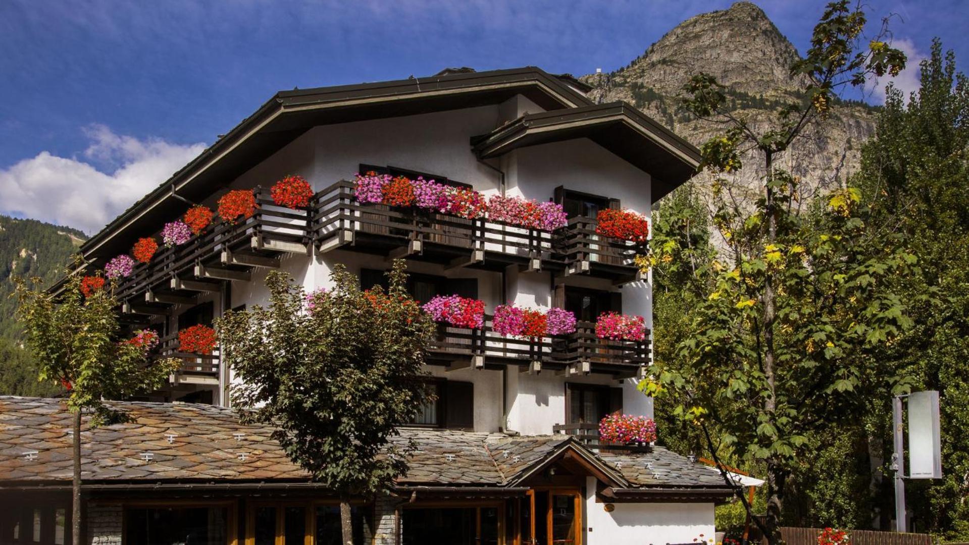 Hotel Les Jumeaux Курмайор Экстерьер фото